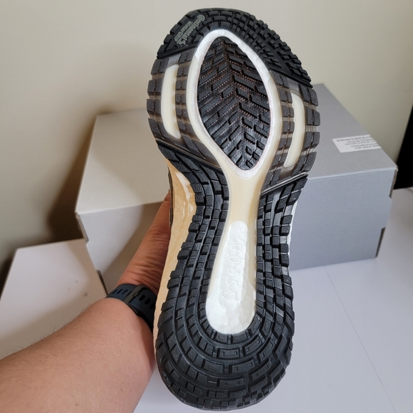 Womens Adidas Ultraboost 22 COLD.RDY 2.0 Running Shoes - Picture 6 of 6